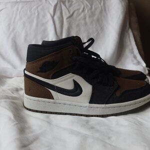 Women's Air Jordan 1 Mid SE 'Olive Toe' sneaker